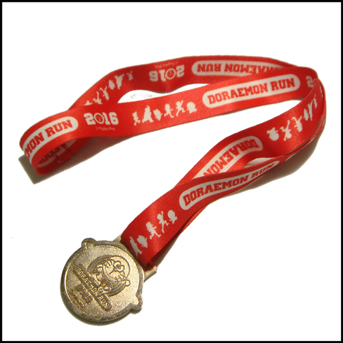 赤色熱転写印刷うんどうかいマラソン競技するメダルの紐