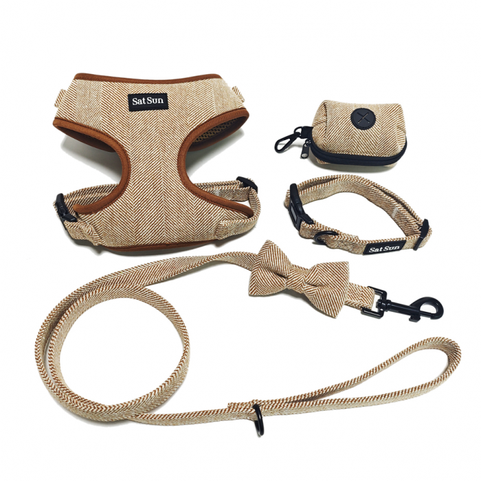 棕色阳离子布宠物衣服遛狗五件套